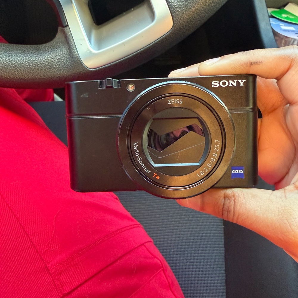 Sony RX100 M3 - Picture 3 of 9